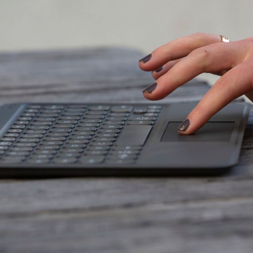 Ốp lưng kèm bàn phím iPad Pro 11 inch ZAGG Pro Keys