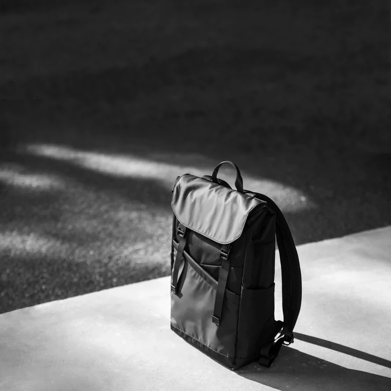 Balo MacBook 16 inch Tomtoc Slash-Flip Rucksack