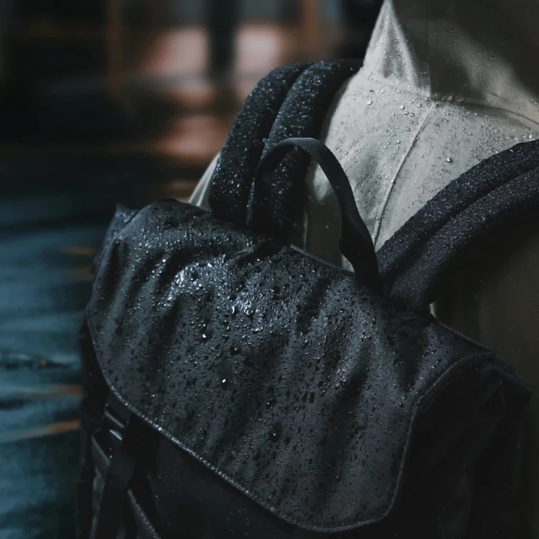 Balo MacBook 16 inch Tomtoc Slash-Flip Rucksack