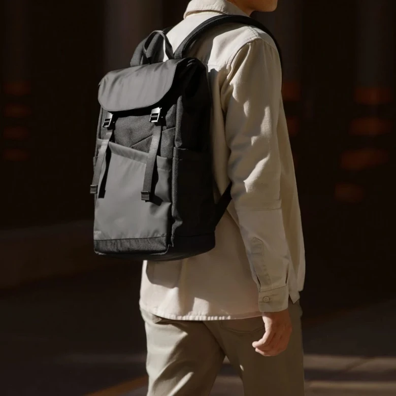 Balo MacBook 16 inch Tomtoc Slash-Flip Rucksack