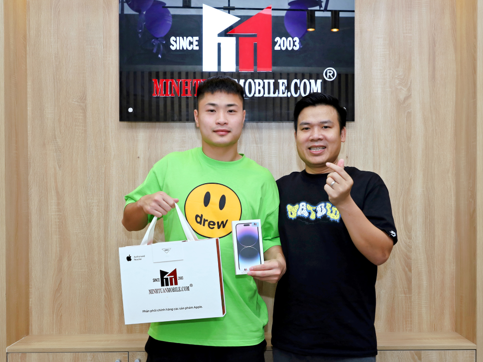 Cầu thủ Đặng Văn Tới diện áo 