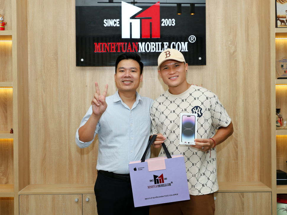 Cầu thủ Phạm Tuấn Hải sắm iPhone 14 Pro Max màu vàng Gold thịnh vượng, thời thượng