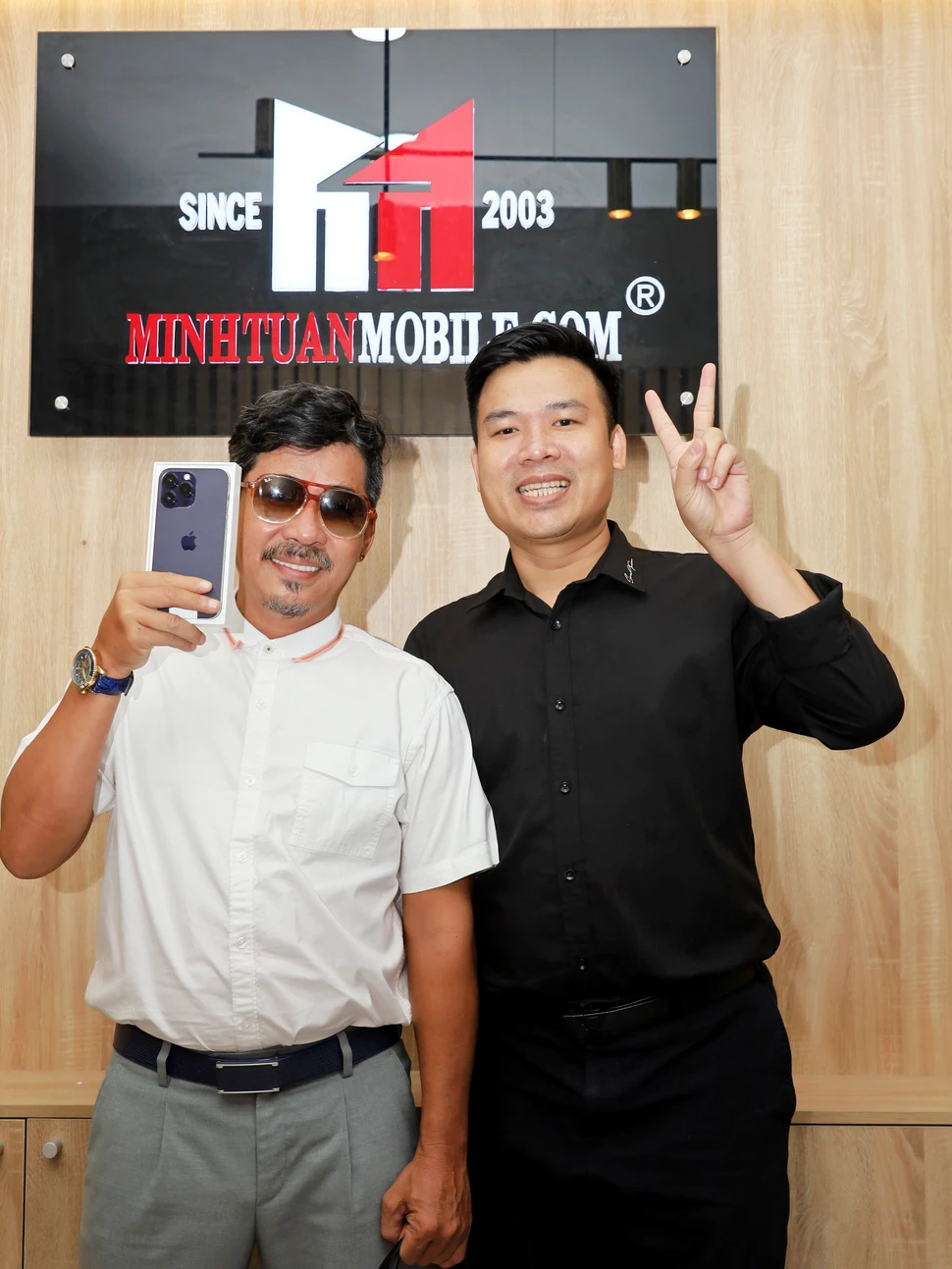 Đạo diễn - Diễn viên Nhật Trung sắm siêu phẩm iPhone 14 Pro Max