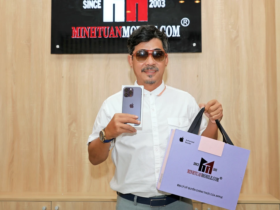 Đạo diễn - Diễn viên Nhật Trung sắm siêu phẩm iPhone 14 Pro Max