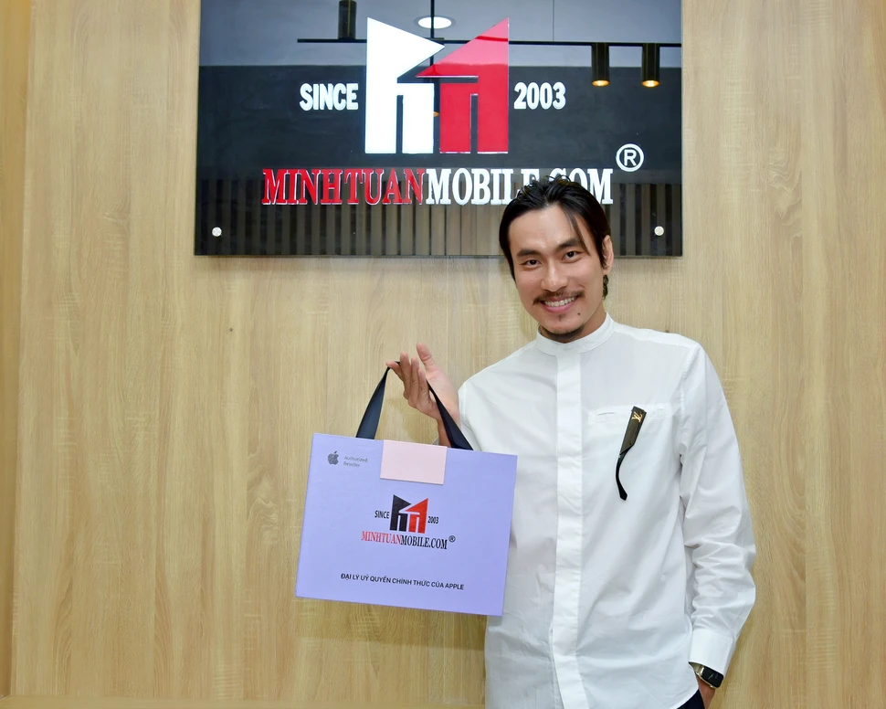 Diễn viên Kiều Minh Tuấn cũng mê iPhone 14 Pro Max vì sắc tím Deep Purple thời thượng