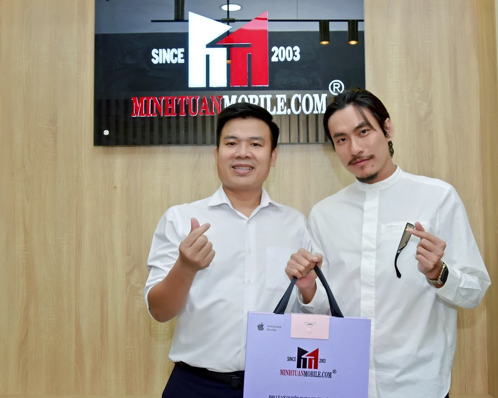 Diễn viên Kiều Minh Tuấn cũng mê iPhone 14 Pro Max vì sắc tím Deep Purple thời thượng