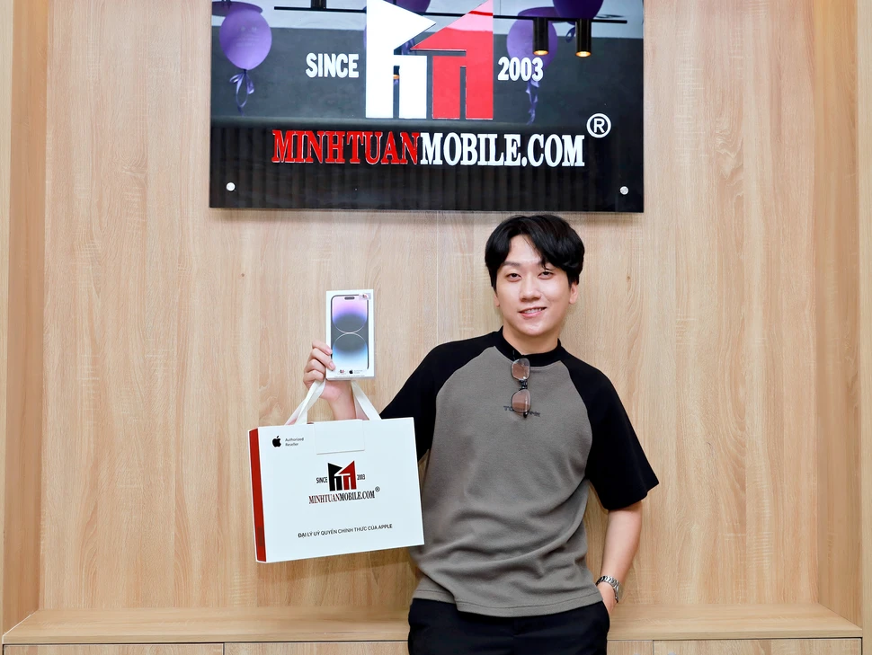 Diễn viên Phát La sành điệu sắm iPhone 14 Pro Max