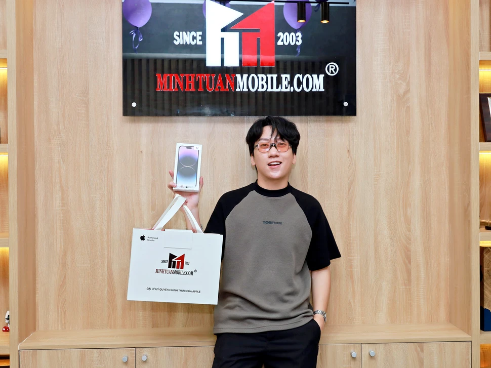 Diễn viên Phát La sành điệu sắm iPhone 14 Pro Max