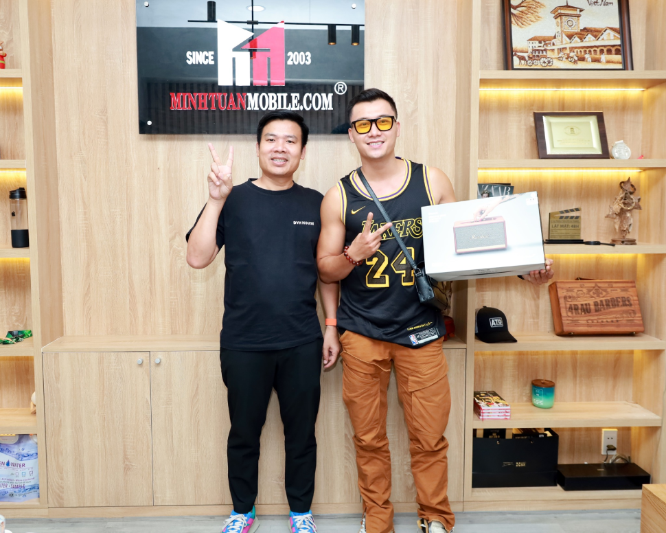 Diễn viên Xuân Phúc sắm loa Marshall Acton II để tận hưởng chất nhạc đỉnh cao