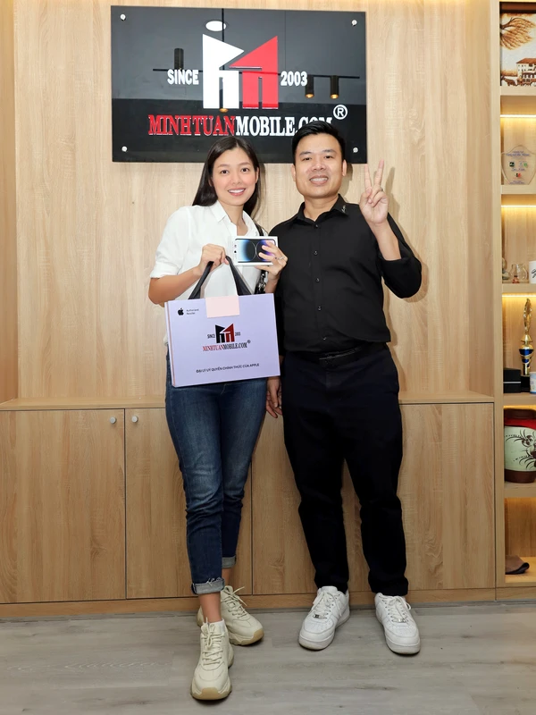 Diễn viên Xuân Văn rạng rỡ sắm iPhone 14 Pro Max 256GB