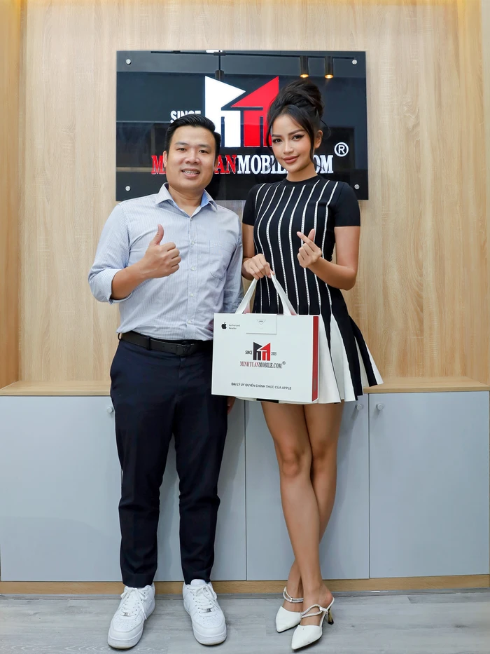 Hoa Hậu Ngọc Châu đẹp sắc sảo sắm siêu phẩm iPhone 14 Pro Max
