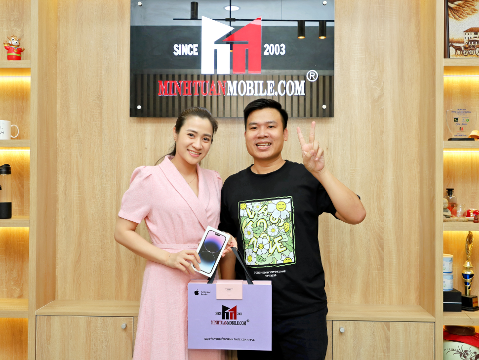 MC Huỳnh Giao nhan sắc đằm thắm sắm iPhone 14 Pro Max 256GB