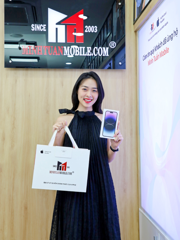 Mỹ nhân Diệp Bảo Ngọc đẹp rạng ngời bên iPhone 14 Pro Max 