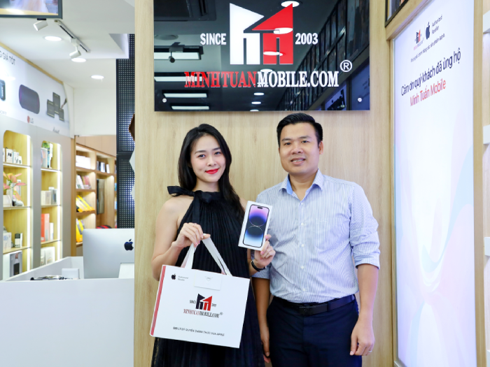 Mỹ nhân Diệp Bảo Ngọc đẹp rạng ngời bên iPhone 14 Pro Max 