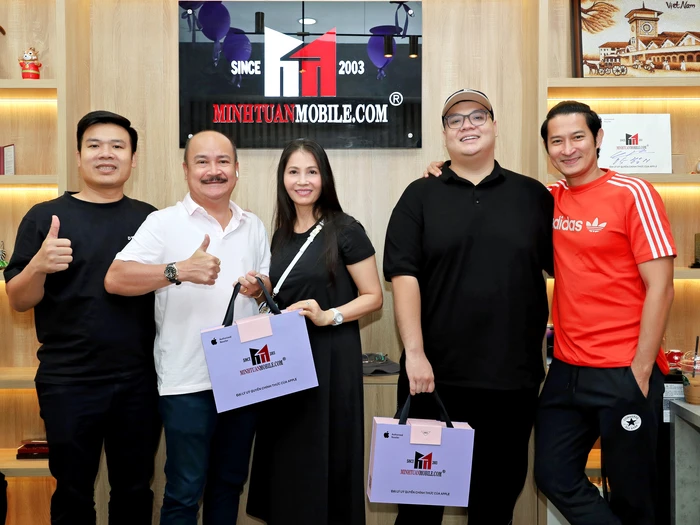 Nghệ sĩ Hoàng Sơn sắm iPhone 14 Pro Max bắt nhịp xu thế công nghệ