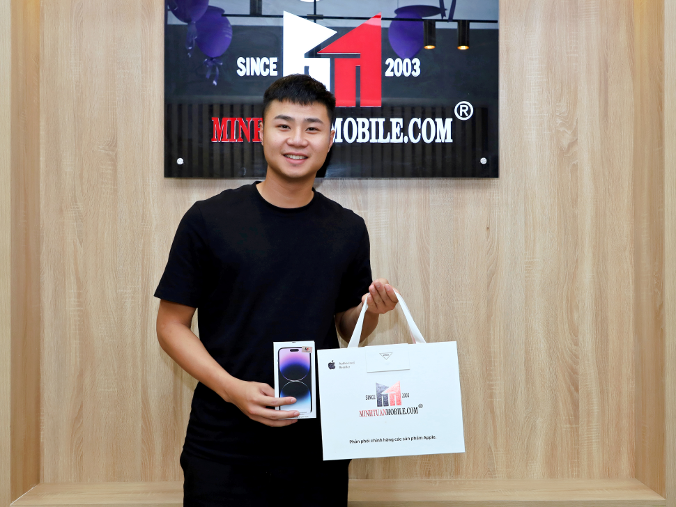 Thủ môn Văn Toản cũng đam mê công nghệ, sắm iPhone 14 Pro Max