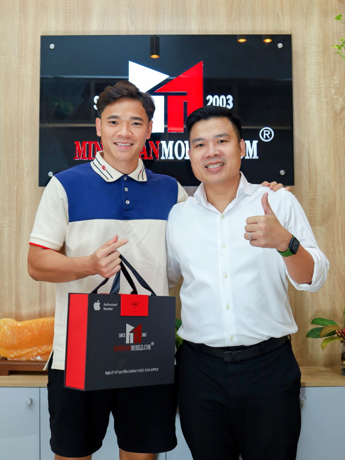 Thủ thành Trần Nguyên Mạnh mua iPhone 14 Pro Max