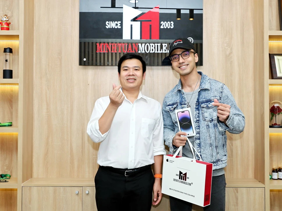 Trai đẹp Quân Lee sắm iPhone 14 Pro Max 256GB sang xịn mịn