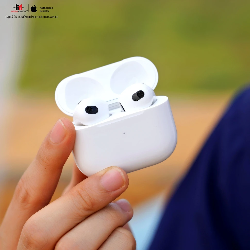 Vì sao một bên AirPods mau hết pin hơn bên còn lại?