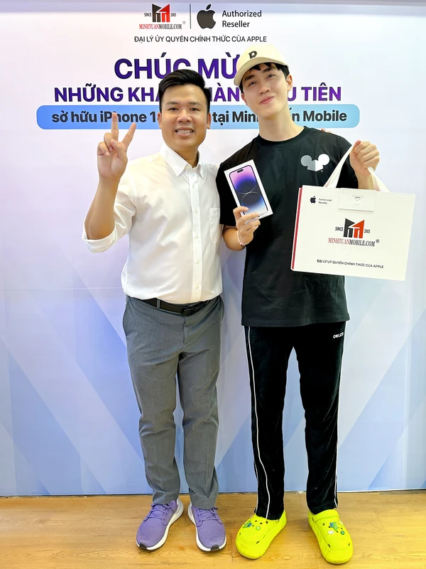 Ca sĩ Vũ Thịnh hào hứng sắm iPhone 14 Pro Max 256GB