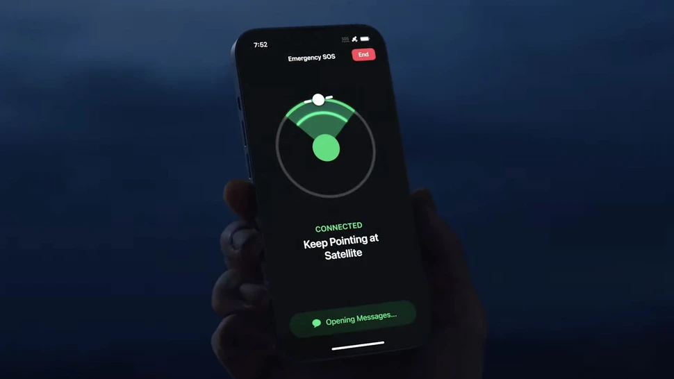 iPhone 14 giải thoát 2 du khách mắc kẹt trong dãy núi tại Italy