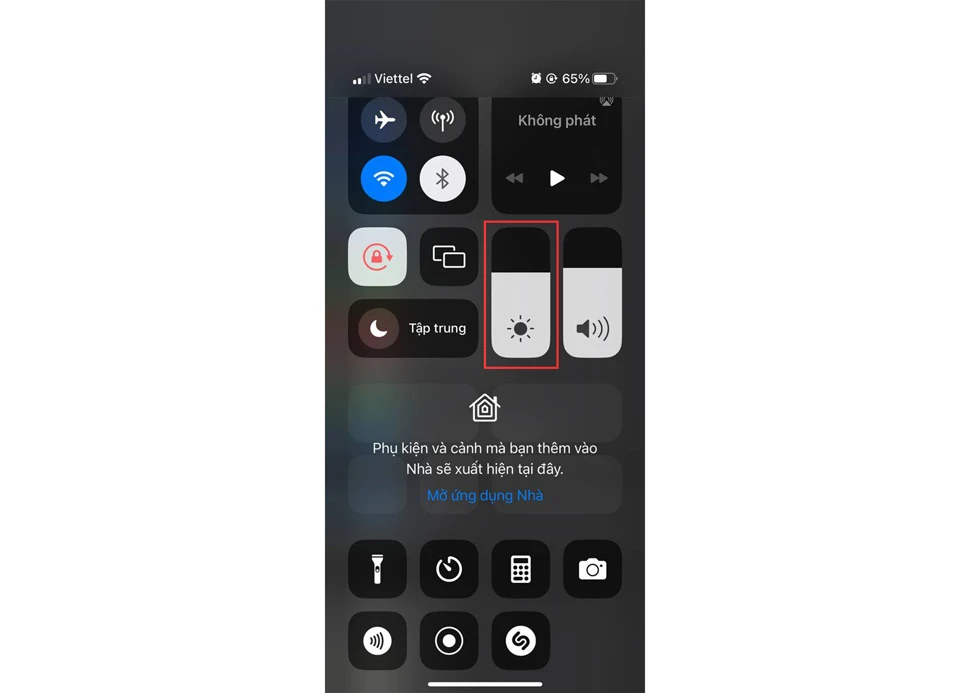 Làm thế nào tiết kiệm pin iPhone khi không có củ sạc?