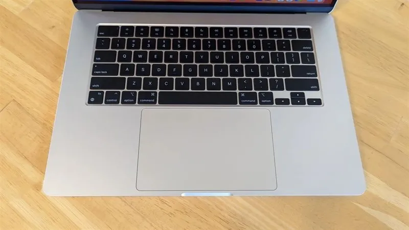 Macbook air 15 inch touchpad