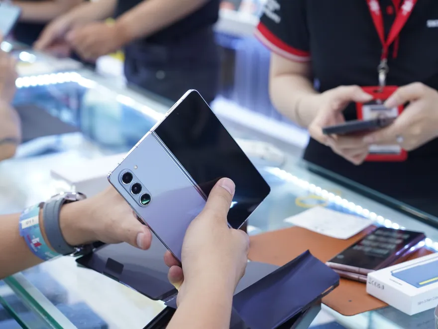 Loạt ảnh trên tay Galaxy Z Series