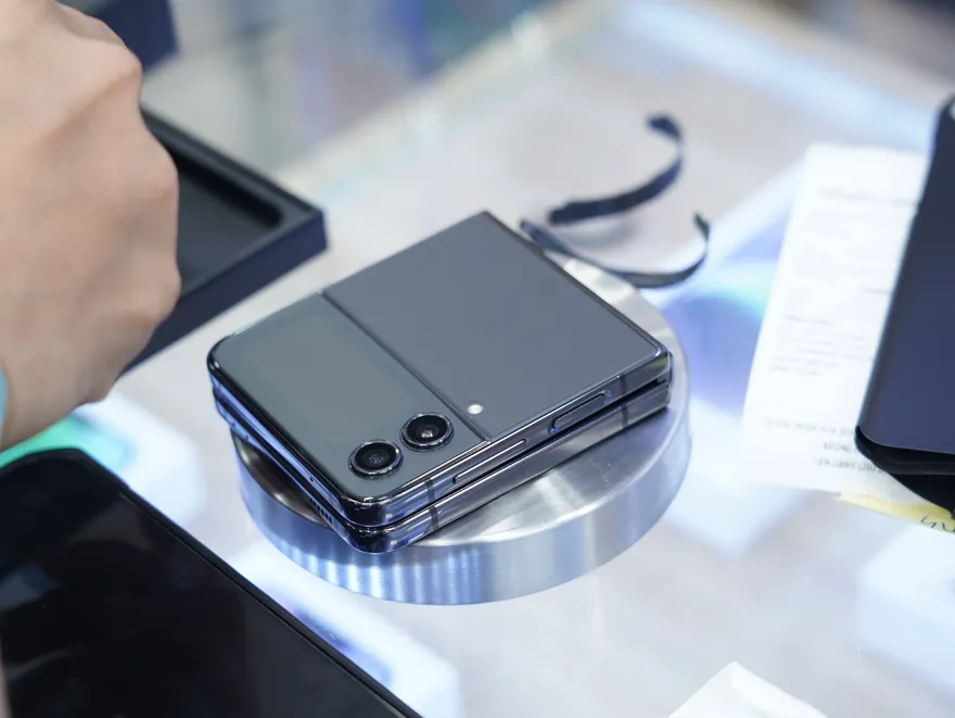 Loạt ảnh trên tay Galaxy Z Series