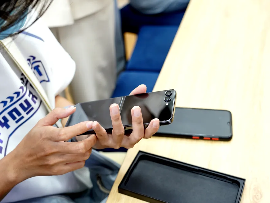 Loạt ảnh trên tay Galaxy Z Series