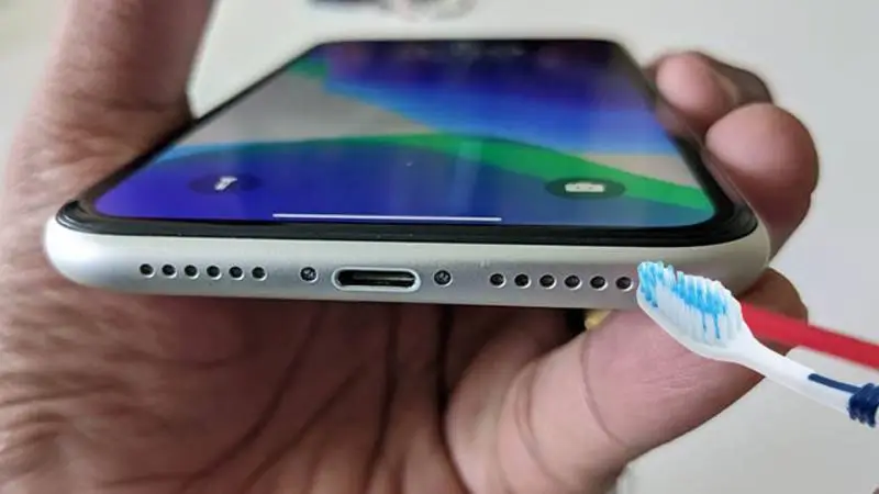 vệ sinh loa và micro iPhone