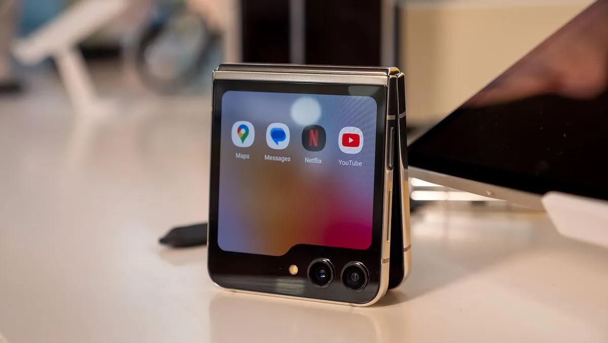 Ứng dụng CoverScreen OS đã có mặt trên Galaxy Z Flip5