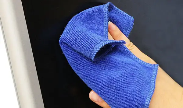 vệ sinh màn hình laptop