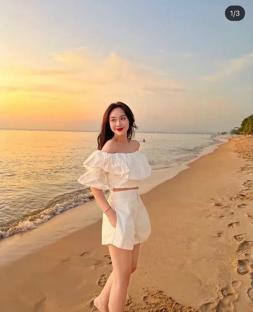 Tạo dáng với áo và trang phục đi kèm 