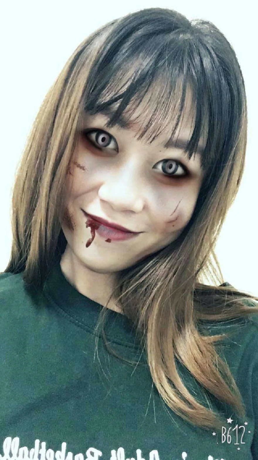 App chụp hình Halloween