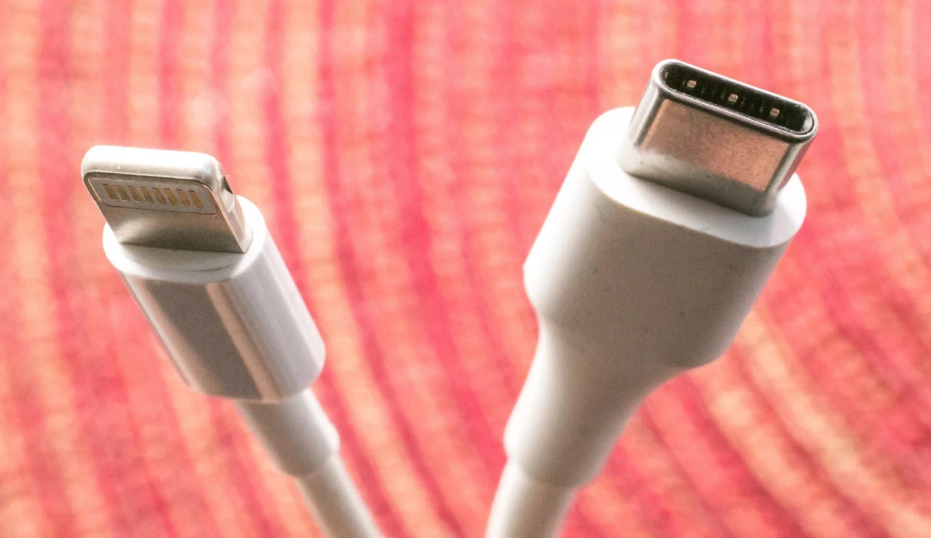 Apple chuyển sạc Lightning sang USB C
