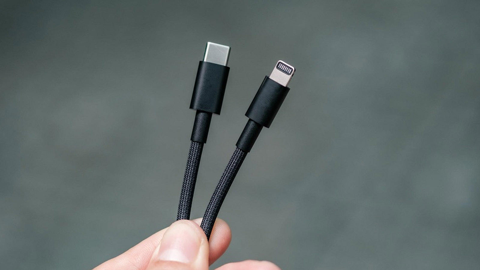 Apple chuyển sạc Lightning sang USB C