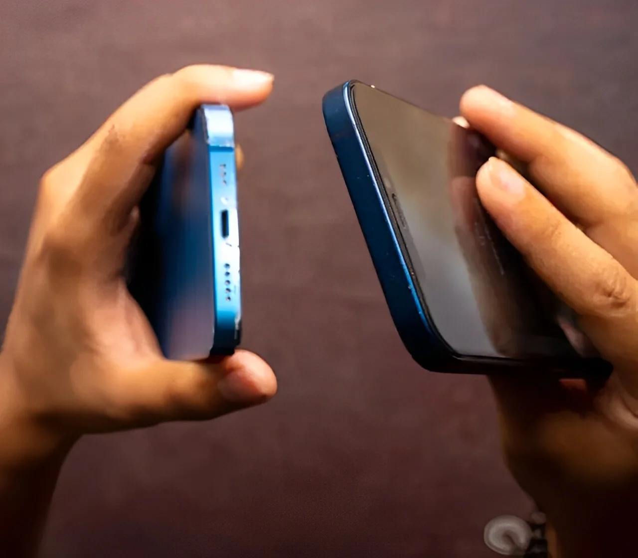 Cách vệ sinh cổng sạc iPhone đúng cách