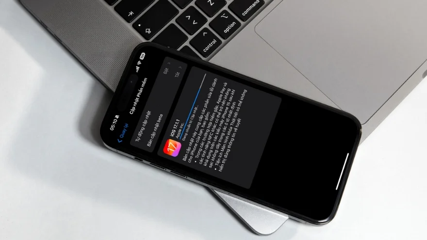 iOS 17.1.1 nóng máy hao pin