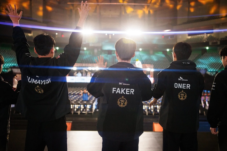 Trận đấu JDG - T1