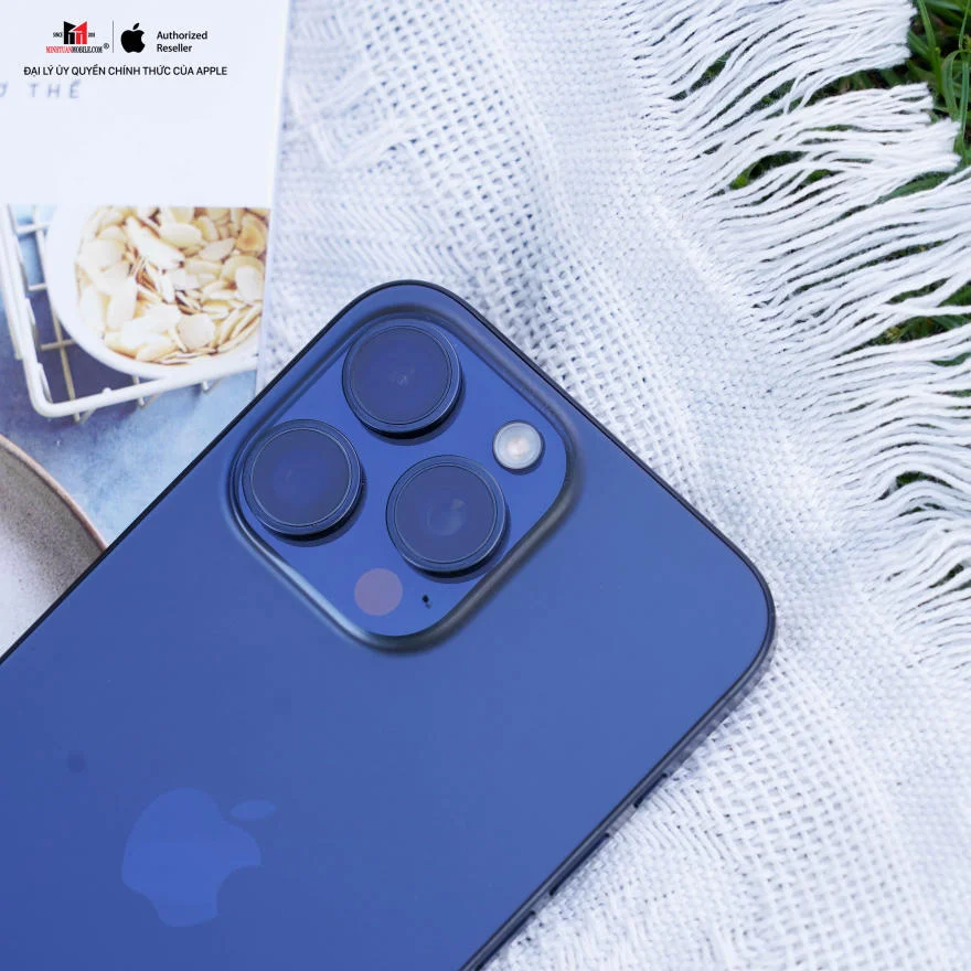 Tại sao không nên sử dụng điện thoại iPhone khi sạc