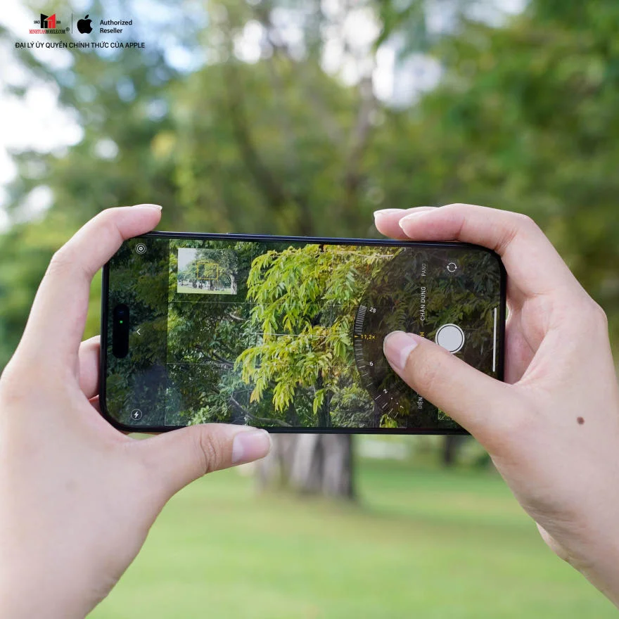 Tại sao không nên sử dụng điện thoại iPhone khi sạc