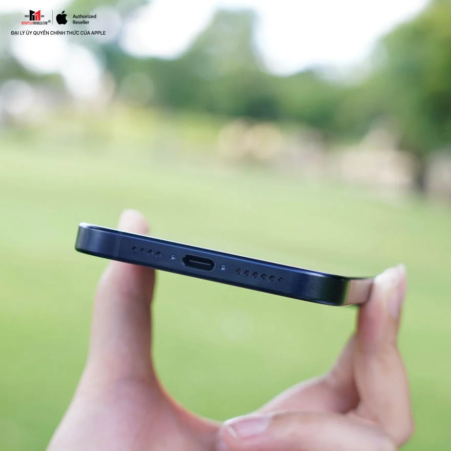 Tại sao không nên sử dụng điện thoại iPhone khi sạc