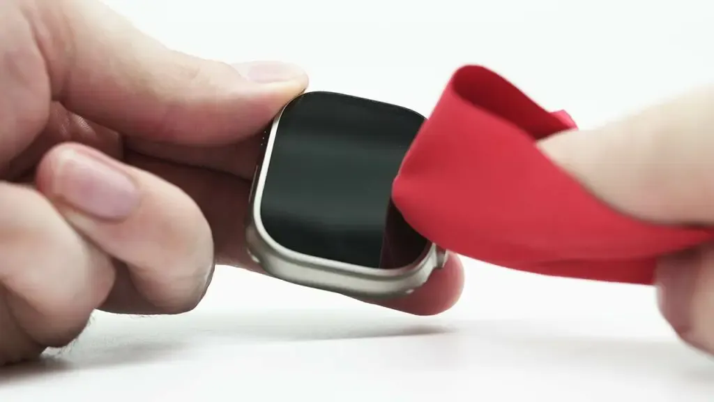 Làm gì khi Apple Watch bị rơi vào nước