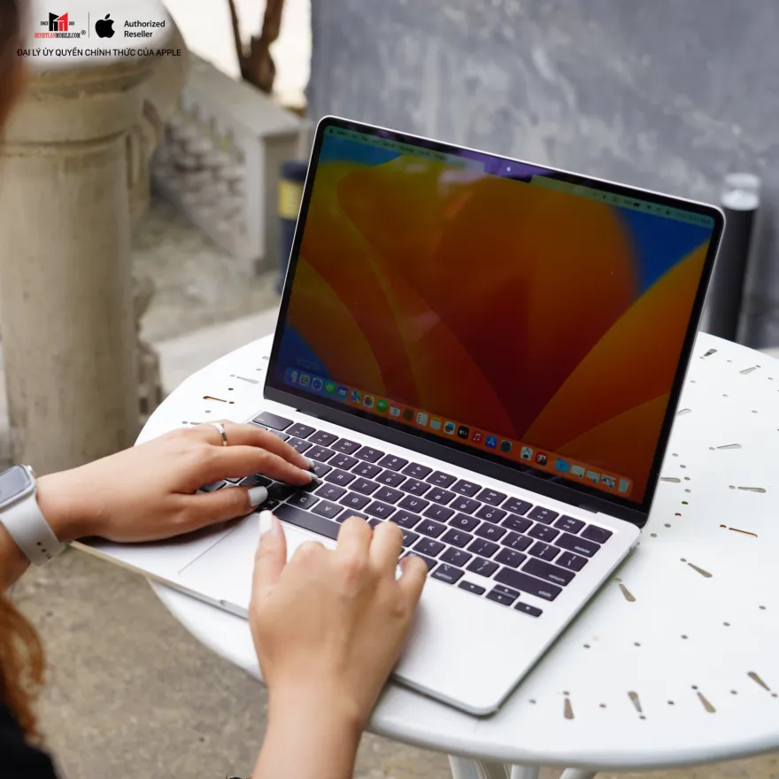 MacBook hay Laptop dùng Windows