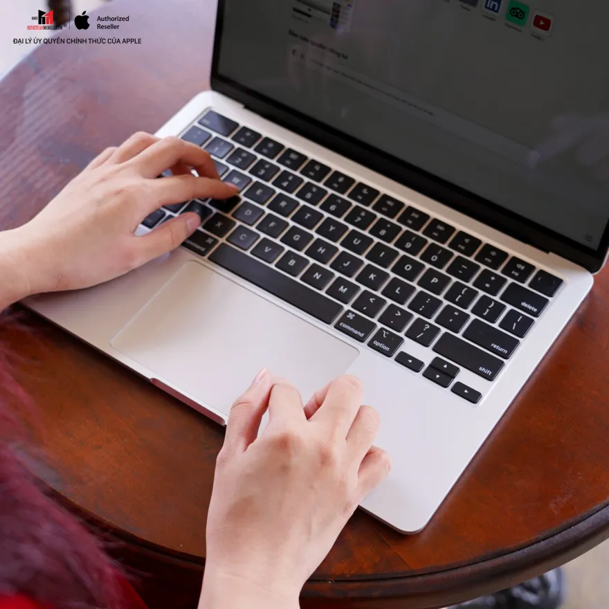 MacBook hay Laptop dùng Windows