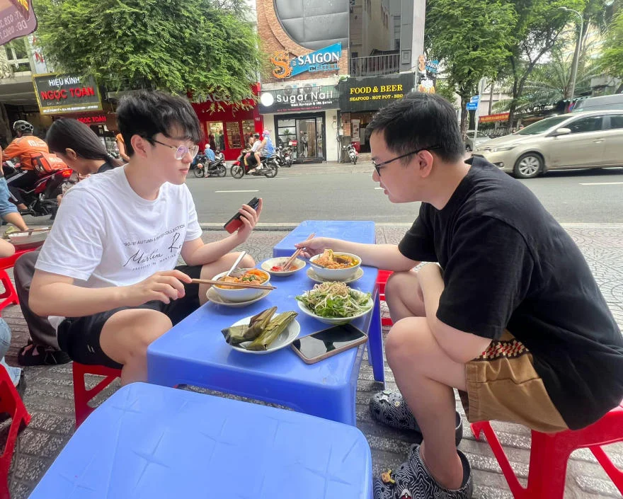 Scout hẹn hò với Sofm