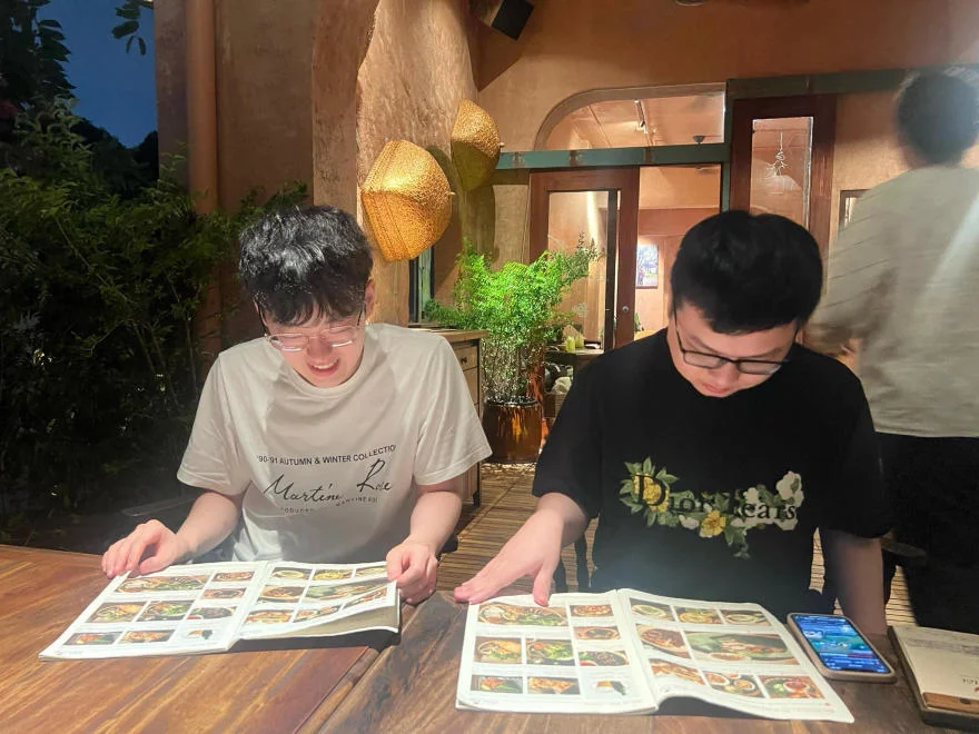 Scout hẹn hò với Sofm