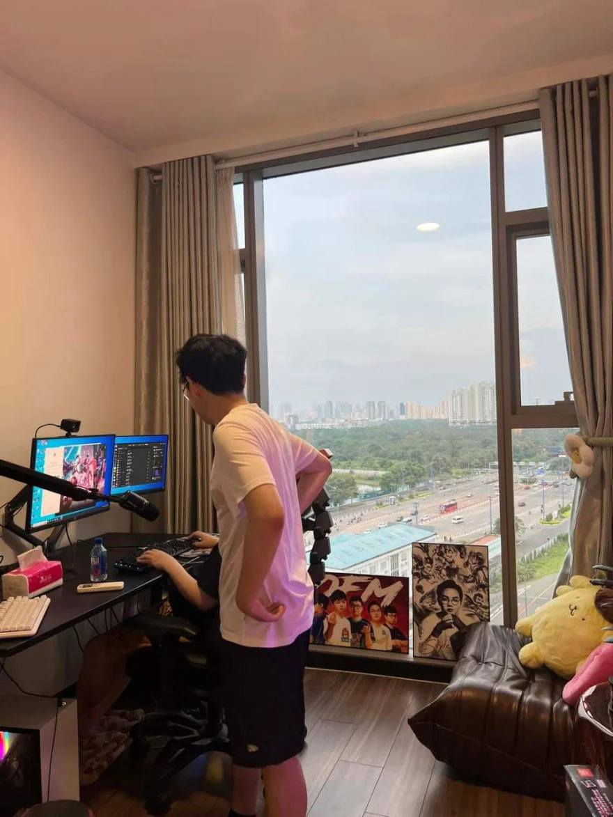 Scout hẹn hò với Sofm