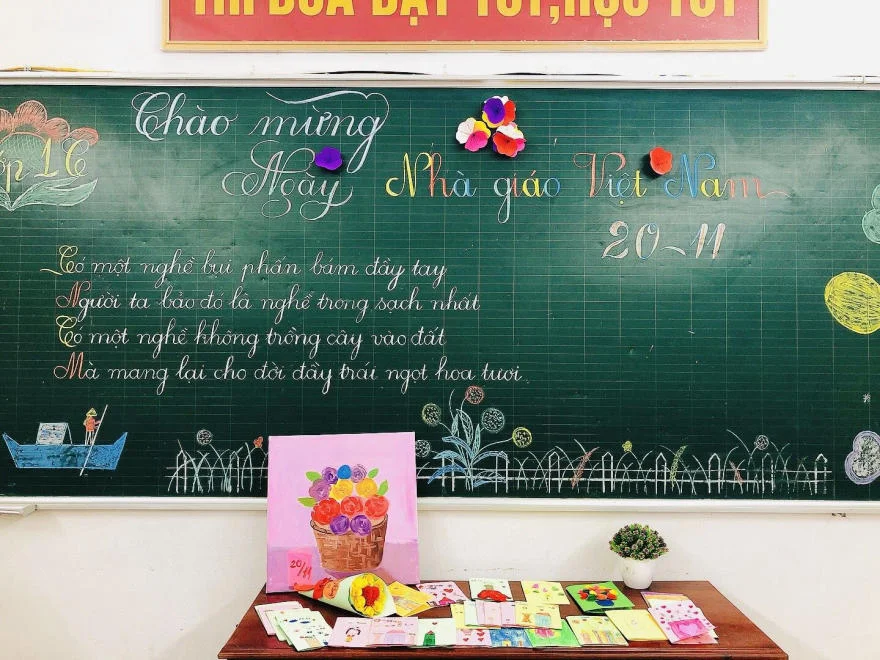 Trang trí bảng lớp học ngày 20/11